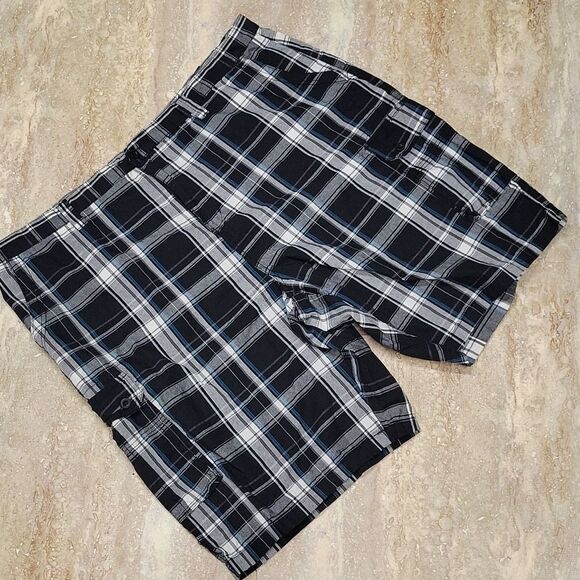 AIRWALK MENS PLAID CARGO SHORTS SIZE 50W - Picture 1 of 6